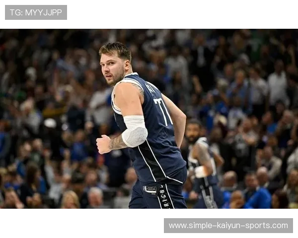 东契奇背后传球惊艳,独行侠攻势更立体